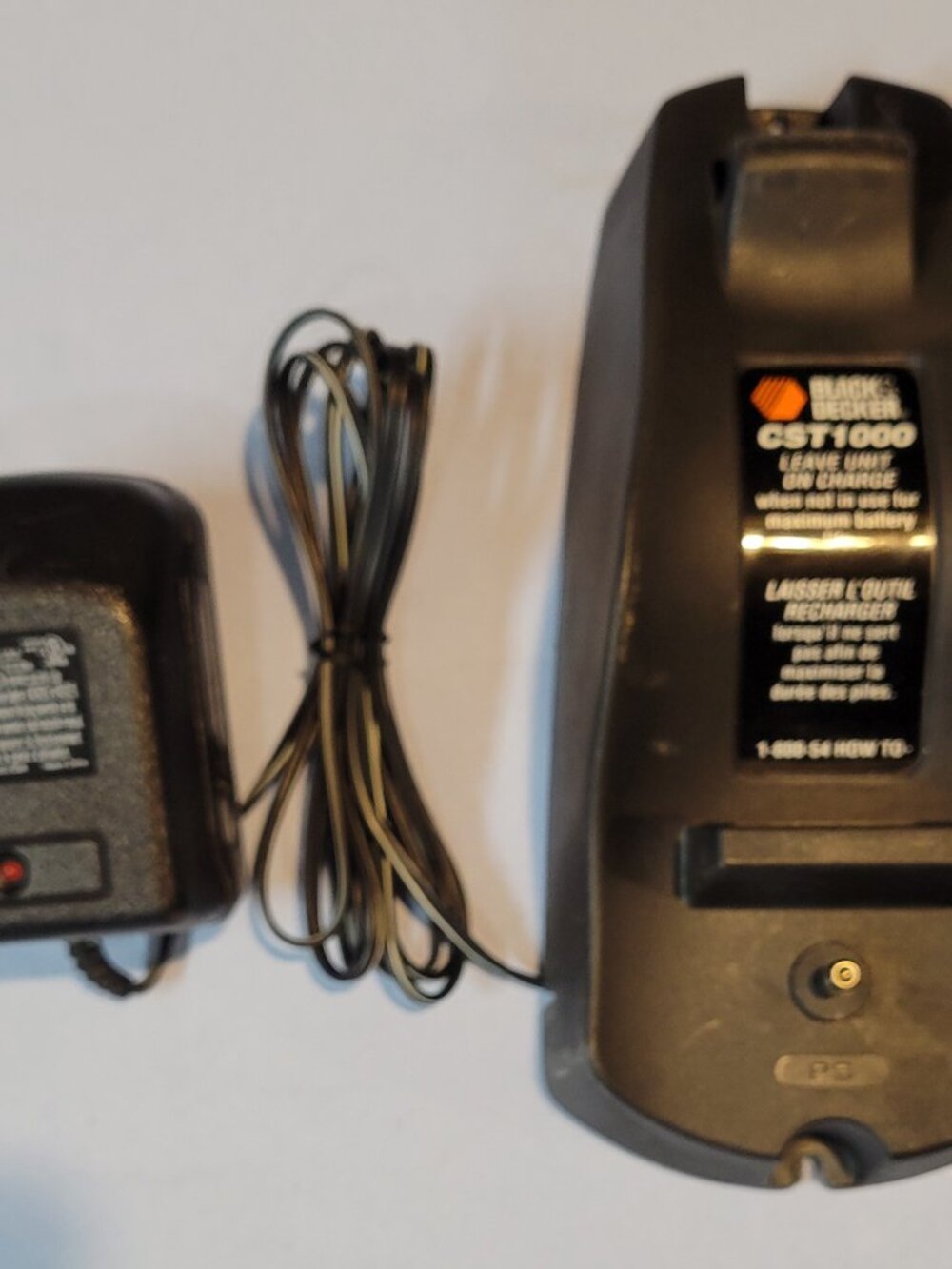 BLACK & DECKER Vacuum and Line Trimmer Wall Charger Dock CST1000